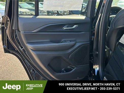 New 2025 Jeep Grand Cherokee Laredo w/ Luxury Tech Group I image 22