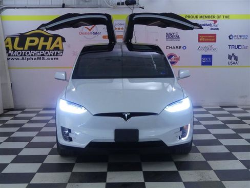 Used 2018 Tesla Model X 75D AWD/4WD image 4