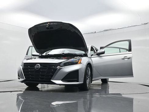 Used 2023 Nissan Altima 2.5 SL FWD image 30