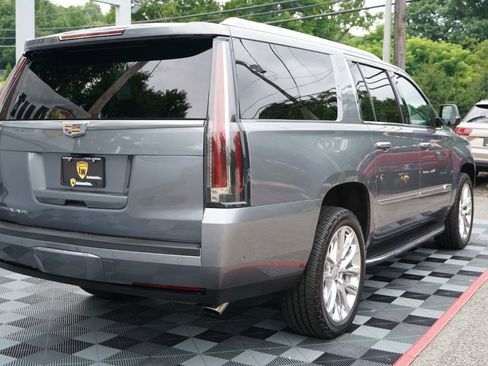 Used 2019 Cadillac Escalade ESV Luxury AWD/4WD image 12