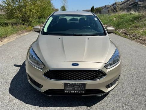 Used 2018 Ford Focus SE FWD image 3