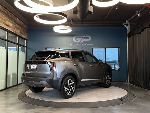 Used 2025 Nissan Kicks SV FWD image 3