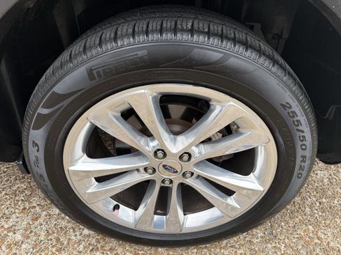 Used 2018 Ford Explorer XLT w/ Equipment Group 202A image 3