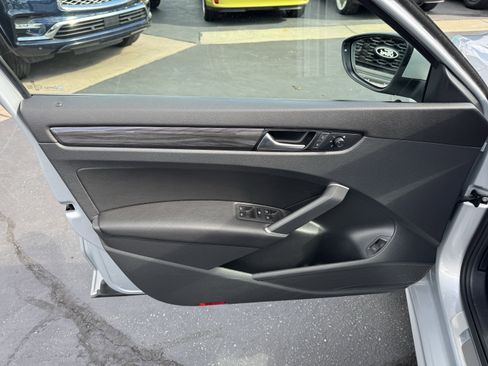 Used 2020 Volkswagen Passat 2.0T R-Line image 13