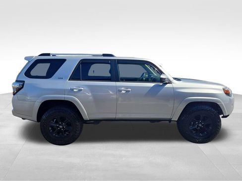 Used 2020 Toyota 4Runner SR5 AWD/4WD image 6