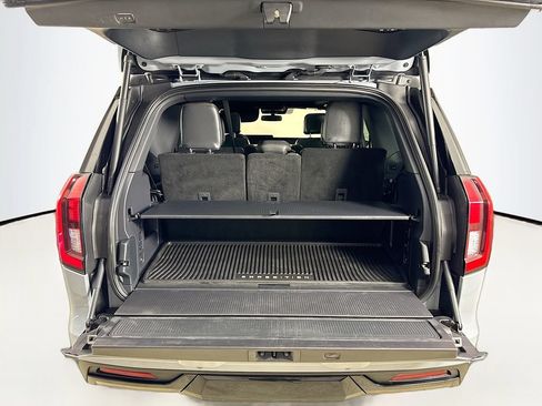 Used 2025 Ford Expedition Tremor AWD/4WD image 25
