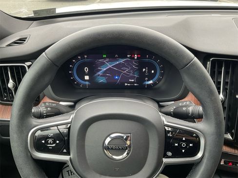 Certified 2023 Volvo XC60 B5 Plus w/ Climate Package image 19