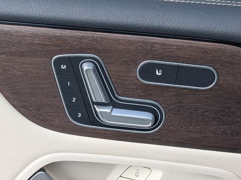 Used 2020 Mercedes-Benz GLB 250 4MATIC image 23