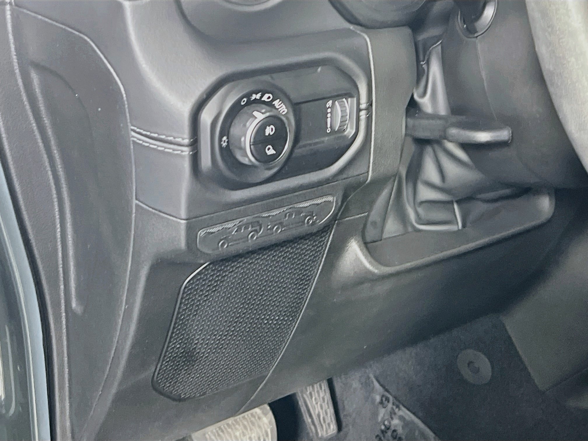 Used 2024 Jeep Gladiator Sport w/ Premium Package AWD/4WD image 10