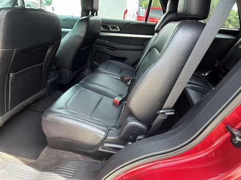 Used 2016 Ford Explorer XLT w/ Equipment Group 202A AWD/4WD image 25