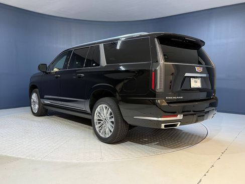 Certified 2025 Cadillac Escalade ESV Premium Luxury image 3