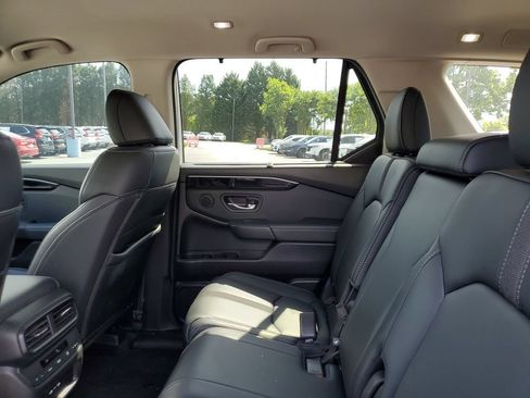 Used 2025 Honda Pilot EX-L image 10