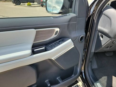 Certified 2025 Ford Expedition Platinum w/ Platinum Ultimate Package AWD/4WD image 17