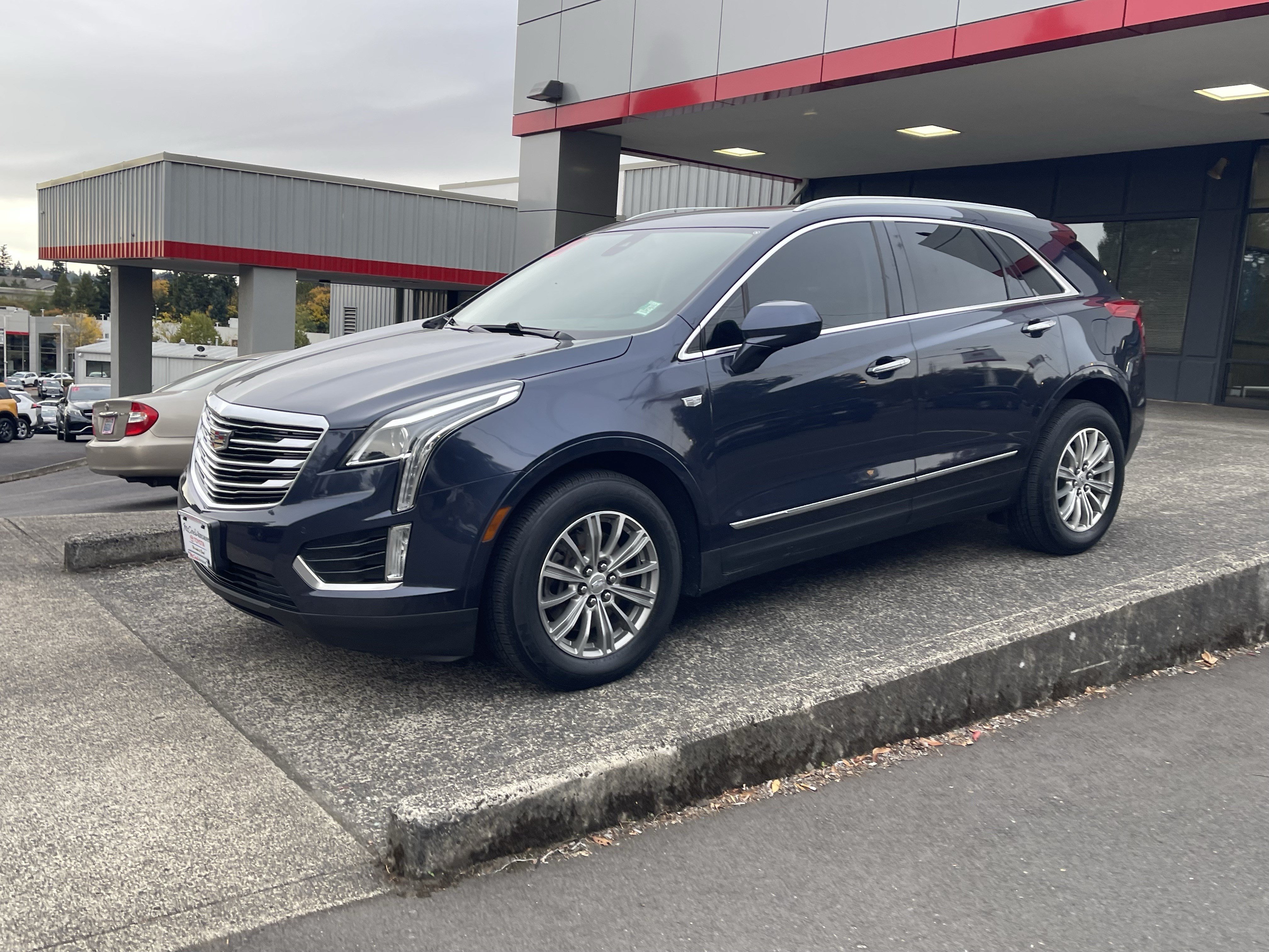 Used 2018 Cadillac XT5 Luxury w/ Driver Awareness Package FWD image 4