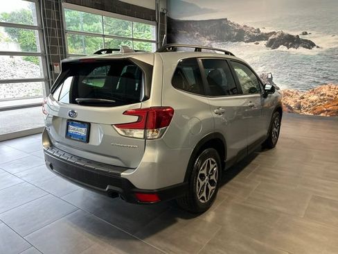 Used 2023 Subaru Forester Premium AWD/4WD image 31