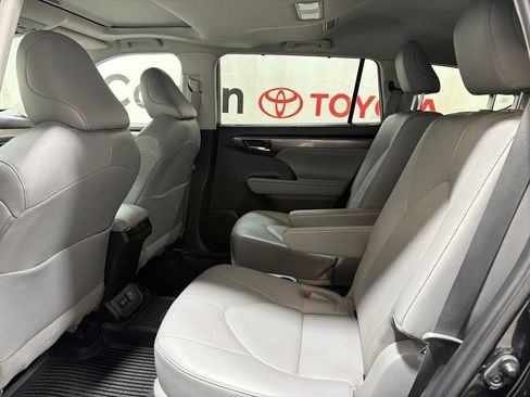 Used 2022 Toyota Highlander Limited AWD/4WD image 21