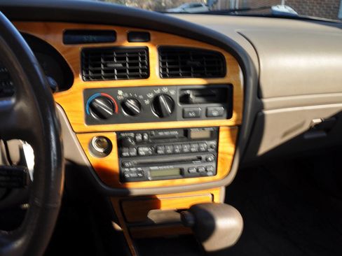 Used 1996 Toyota Camry LE FWD image 40