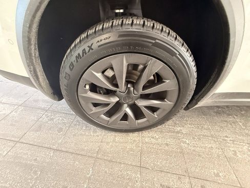 Used 2023 Tesla Model X image 44