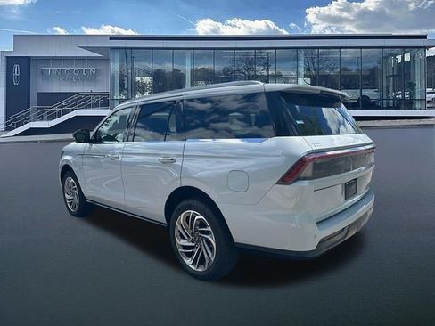 New 2026 Lincoln Navigator Reserve AWD/4WD image 5