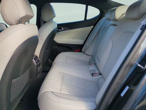 Certified 2025 Genesis G70 2.5T w/ Sport Prestige Package RWD image 15