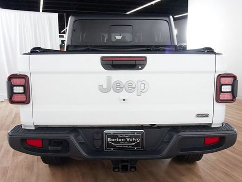 Used 2020 Jeep Gladiator Overland AWD/4WD image 4