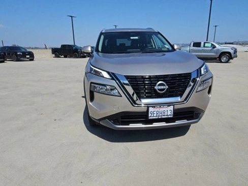 Used 2023 Nissan Rogue SL w/ SL Premium Package FWD image 3