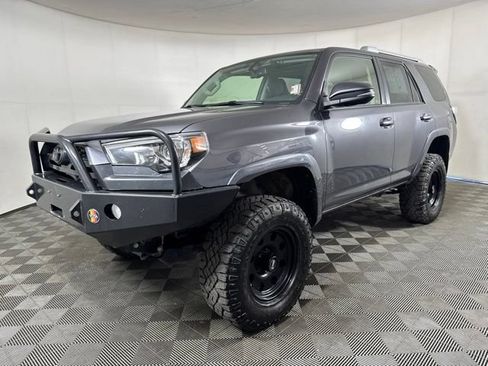 Used 2018 Toyota 4Runner SR5 Premium AWD/4WD image 8