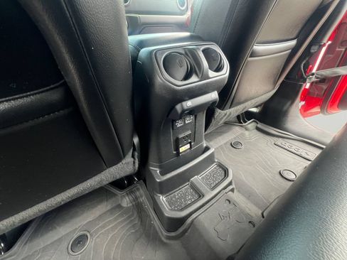 Used 2023 Jeep Wrangler Unlimited Sahara w/ Cold Weather Group AWD/4WD image 8