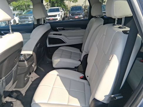 Certified 2023 Kia Telluride EX w/ EX Captain's Chair Package FWD image 12