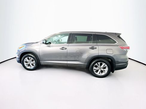 Used 2016 Toyota Highlander Plus AWD/4WD image 4