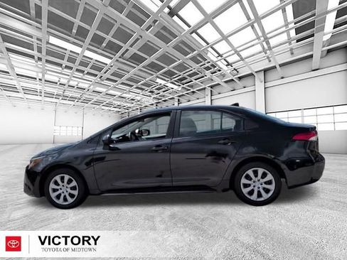 Used 2022 Toyota Corolla LE FWD image 6