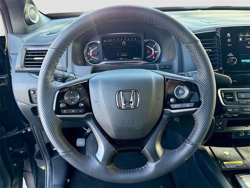 Used 2024 Honda Passport Black Edition image 11