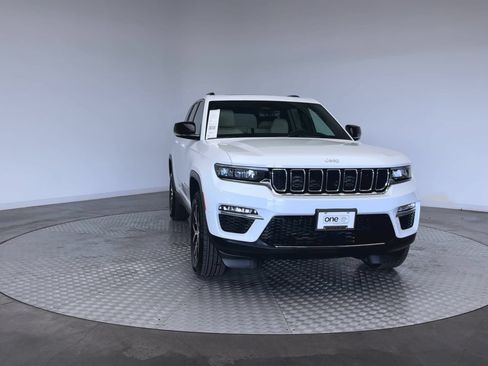 Used 2025 Jeep Grand Cherokee Limited AWD/4WD image 3