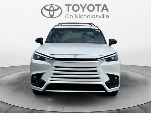 Used 2025 Lexus TX 500h AWD w/ Technology Package image 9