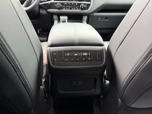 Used 2023 Nissan Pathfinder SL w/ Lighting Package (N92) AWD/4WD image 13