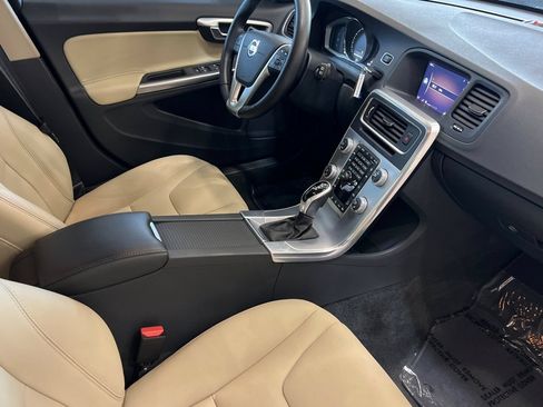 Used 2018 Volvo V60 T5 Cross Country AWD/4WD image 15