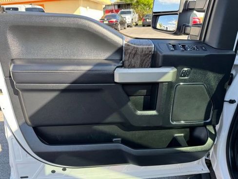 Used 2017 Ford F250 Lariat w/ Lariat Ultimate Package AWD/4WD image 11