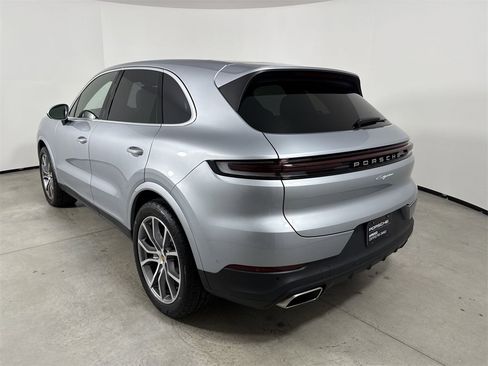 Certified 2025 Porsche Cayenne image 3