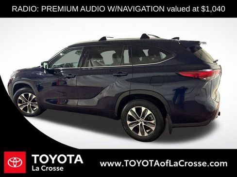 Used 2020 Toyota Highlander XLE image 2
