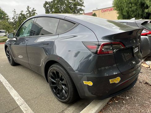 Used 2022 Tesla Model Y Long Range AWD/4WD image 7