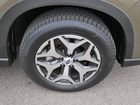Used 2023 Subaru Forester Premium AWD/4WD image 15