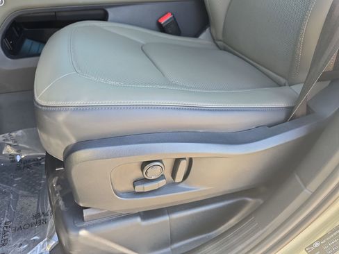 Used 2025 Land Rover Defender 110 S image 27