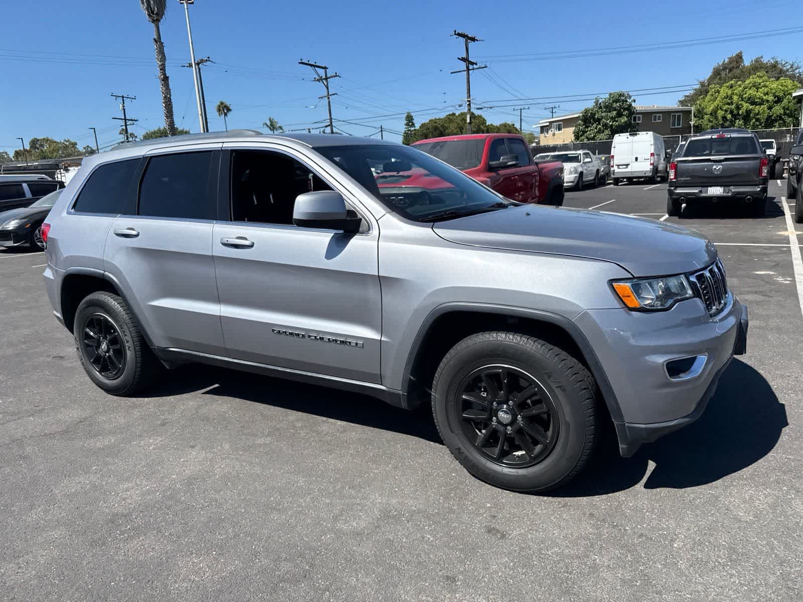 Used 2018 Jeep Grand Cherokee Laredo RWD image 12
