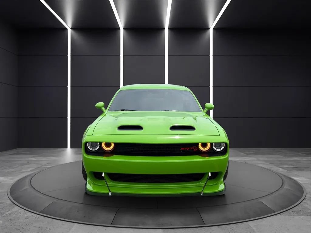 Used 2017 Dodge Challenger SRT Hellcat RWD image 2