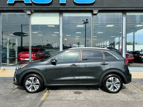 Used 2022 Kia Niro EX w/ Cold Weather Package image 2