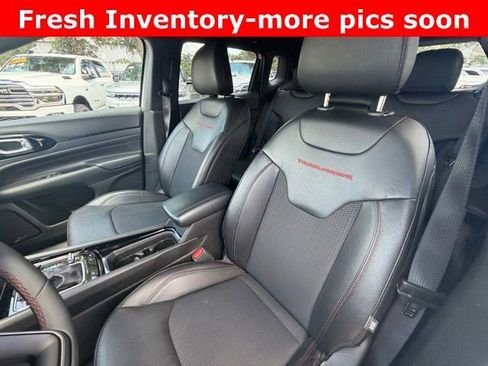 Used 2025 Jeep Compass Trailhawk AWD/4WD image 9