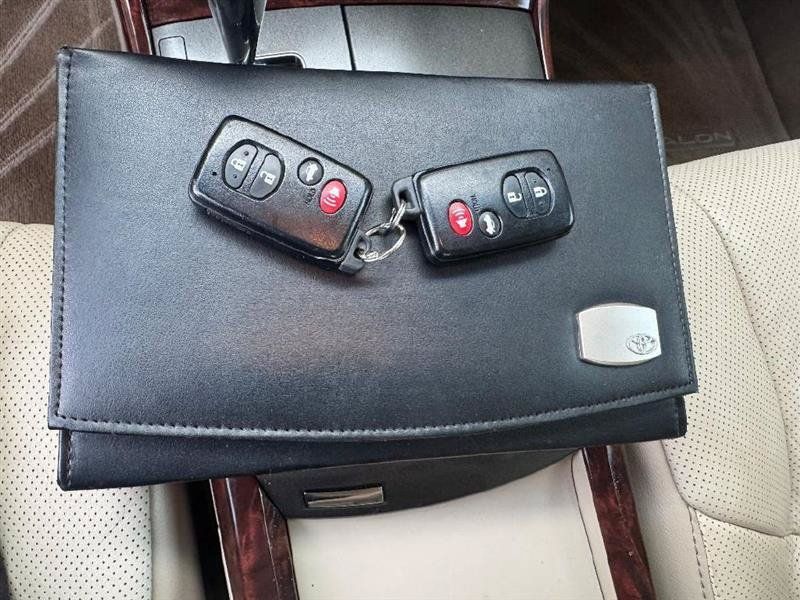 Used 2011 Toyota Avalon Limited FWD image 40