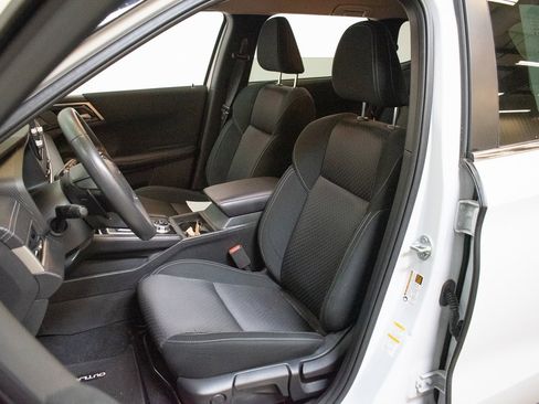 Used 2024 Mitsubishi Outlander ES image 20