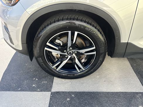 Used 2025 Volvo XC40 B5 Core image 13