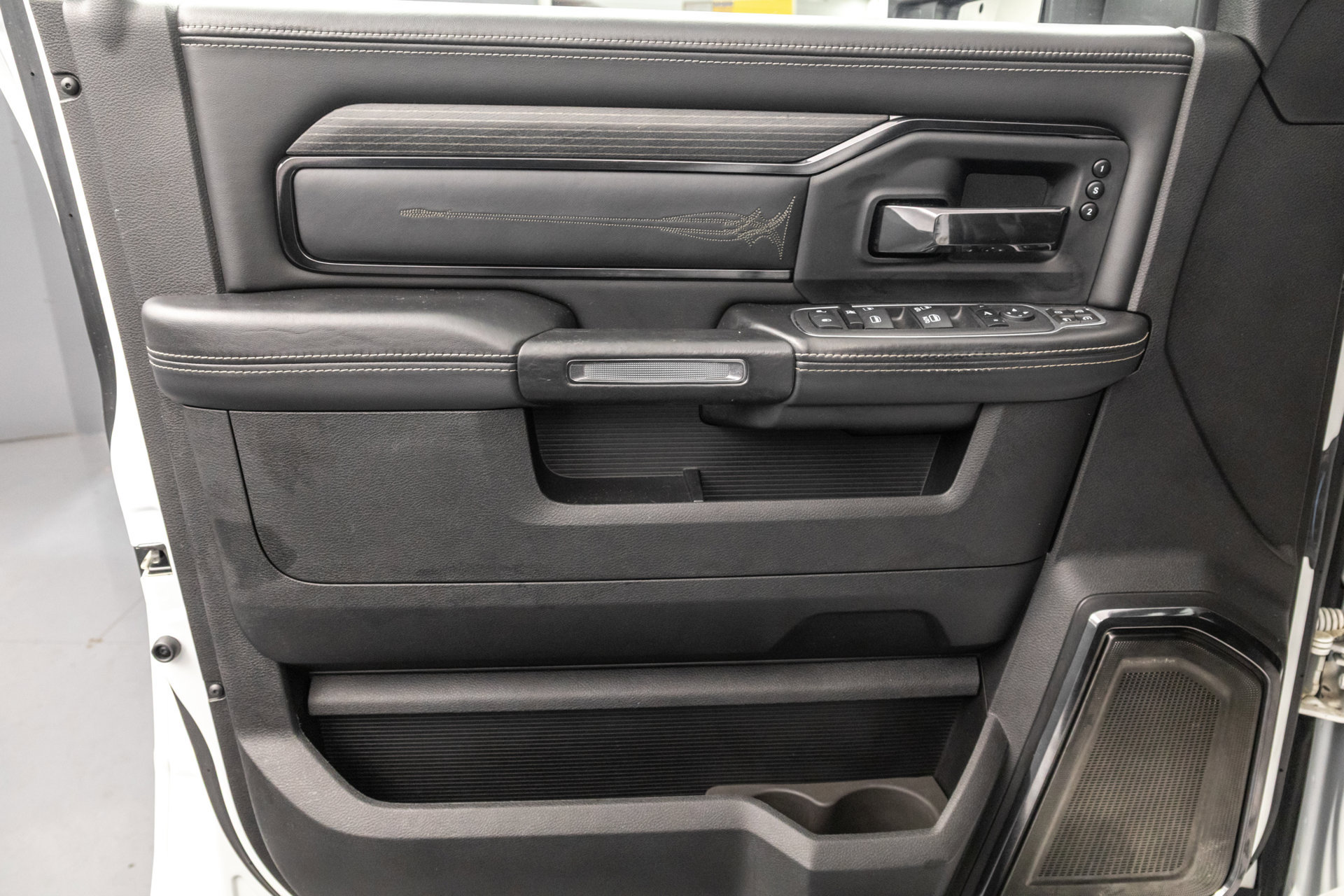 Used 2023 RAM 2500 Limited AWD/4WD image 30